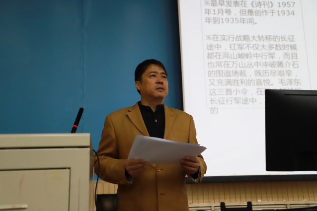 学院党委书记李国授课 崔诗锐摄影