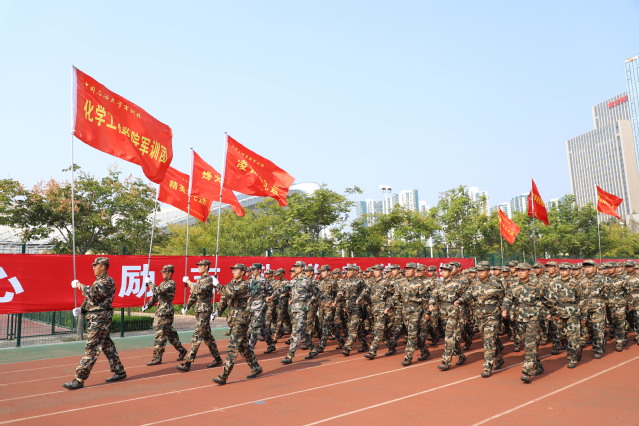 学院军训团 曹明秀摄影