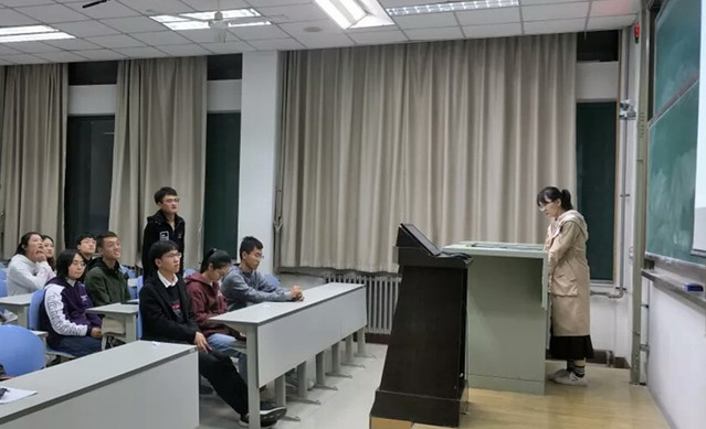 参赛人员答题