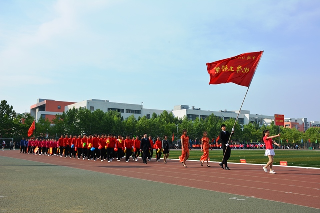 学院方队 魏孟吉摄影